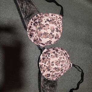Chic Floral Lace Bra in Pink and Black